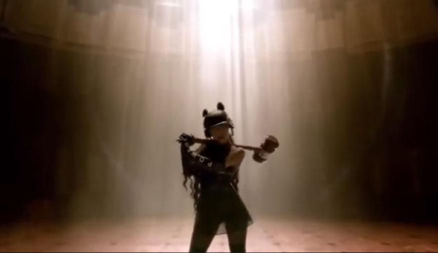 Madonna prête sa voix à Ariana Grande Madonna prête sa voix à Ariana Grande