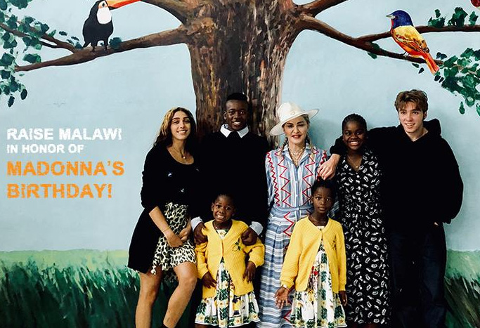 Ensemble pour l'anniversaire de Madonna Ensemble pour l'anniversaire de Madonna