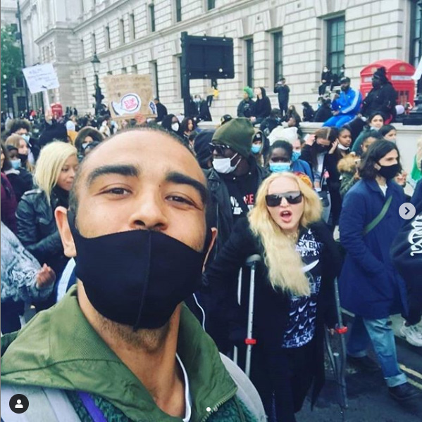 Madonna participe aux manifestations