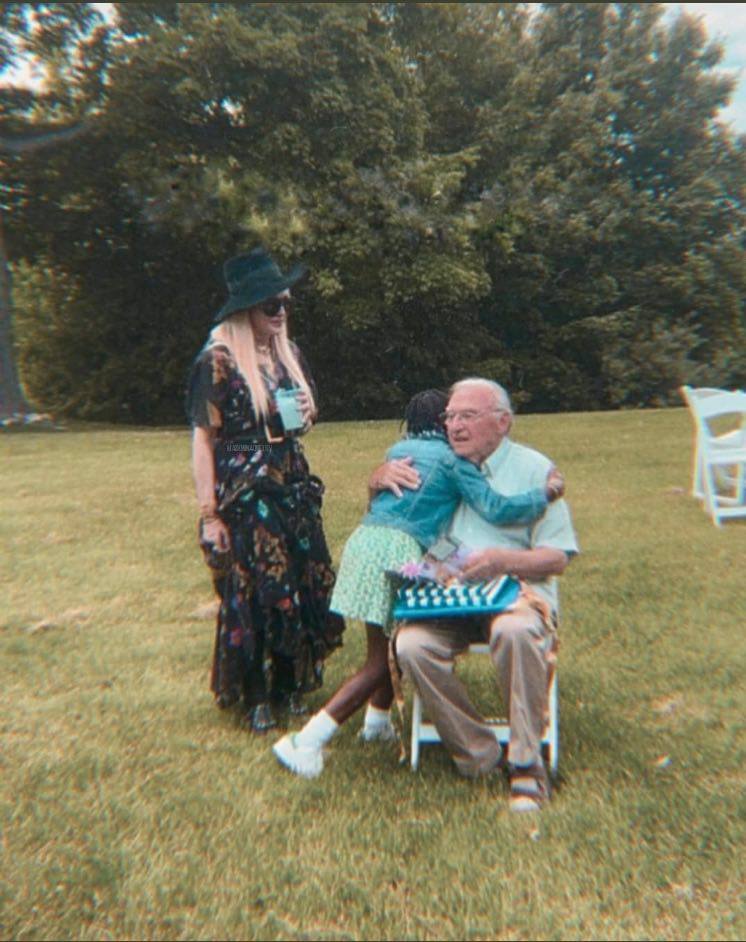 Madonna rend visite à son pére Madonna rend visite à son pére
