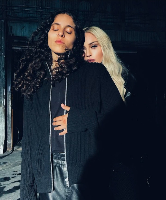 Frozen featuring 070 shake Frozen featuring 070 shake