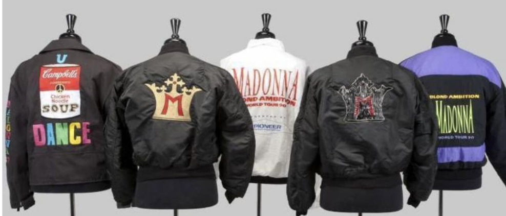 Le 21 février dernier, Madonna sollicite les fans pour envisager une réédition d'articles des merchandising passés.