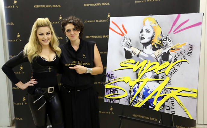 SISS artiste de la cover de SUPERSTAR se livre à NOM SISS artiste de la cover de SUPERSTAR se livre à NOM