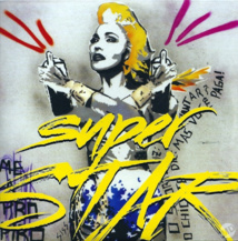 SISS artiste de la cover de SUPERSTAR se livre à NOM SISS artiste de la cover de SUPERSTAR se livre à NOM