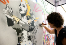 SISS artiste de la cover de SUPERSTAR se livre à NOM SISS artiste de la cover de SUPERSTAR se livre à NOM