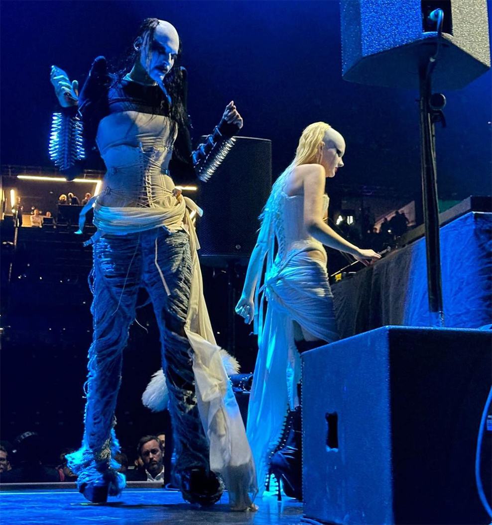 Matières fécales sur la scène du Clebration Tour Matières fécales sur la scène du Clebration Tour