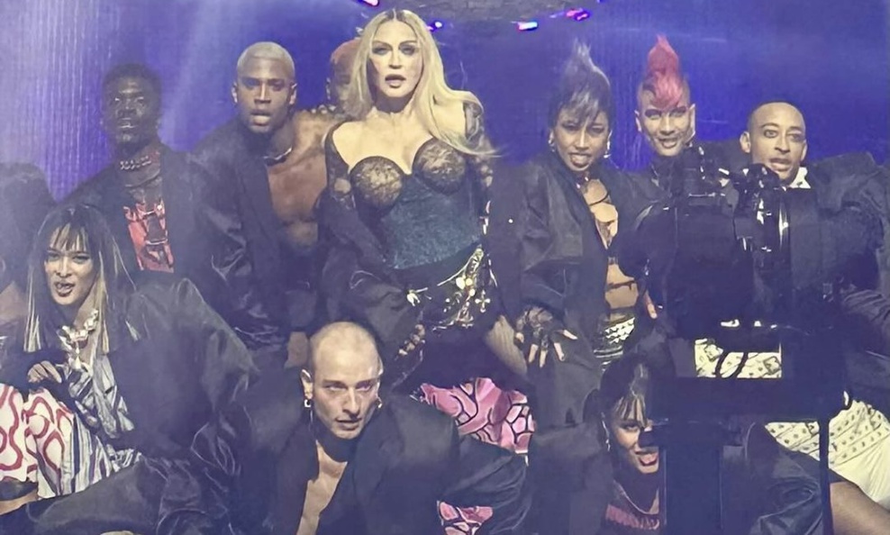 Madonna entourée de ses danseurs - 28 novembre 2023 - Berlin - @randy1976ffm Madonna entourée de ses danseurs - 28 novembre 2023 - Berlin - @randy1976ffm