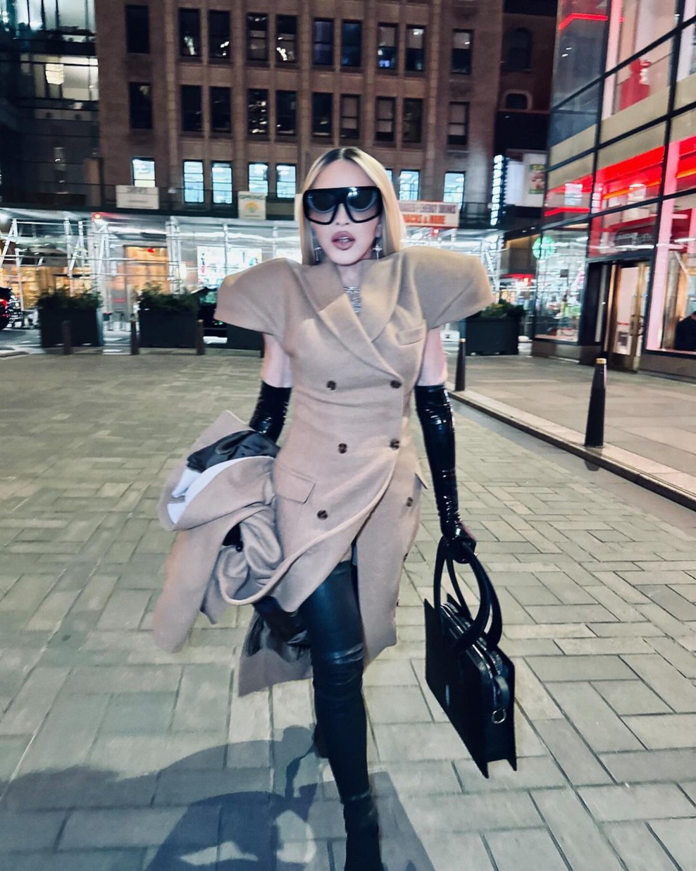 Madonna portant la tenue choisie pour l’événement - 10/09/2024 Madonna portant la tenue choisie pour l’événement - 10/09/2024