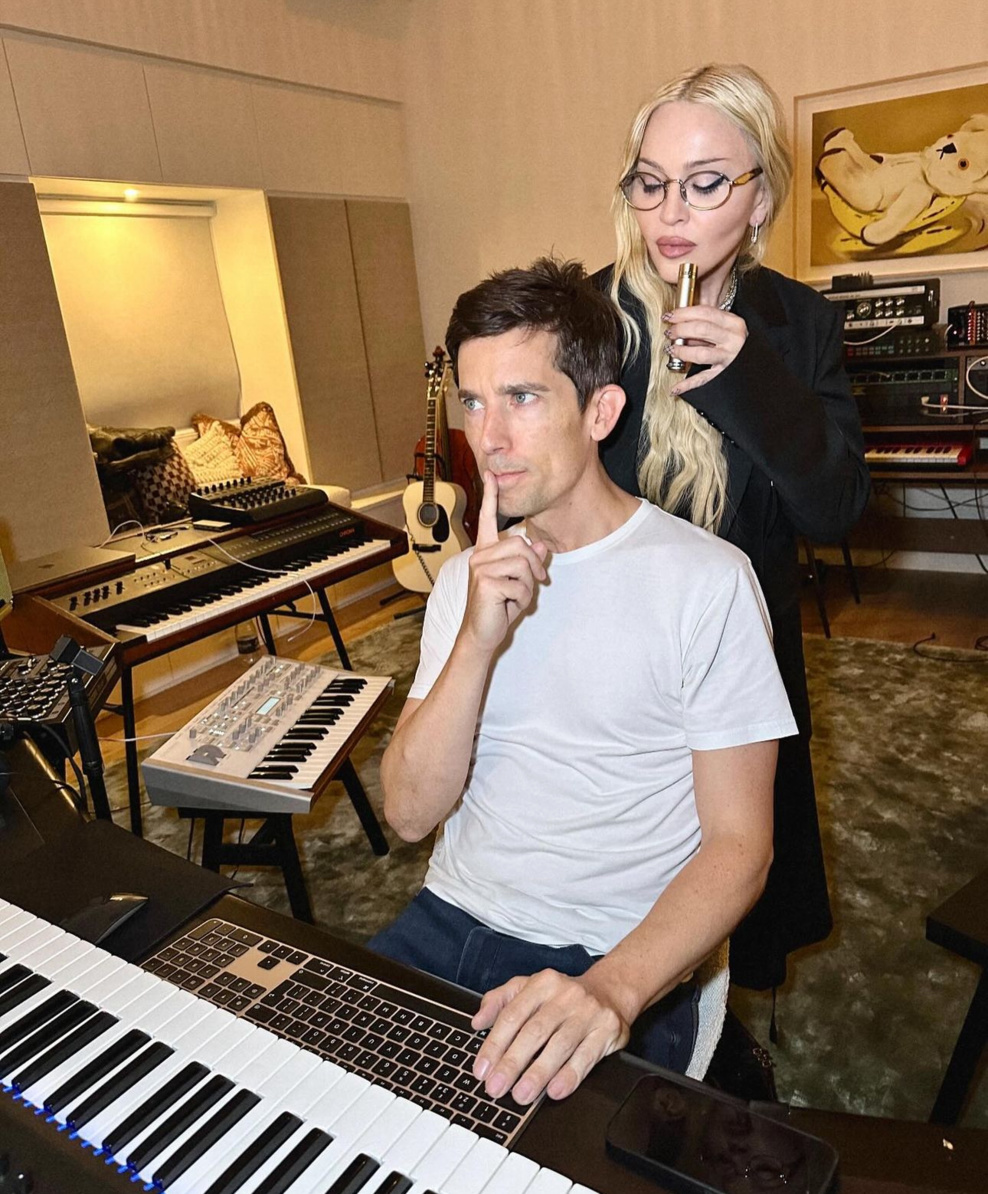 Madonna annonce de nouvelles chansons pour 2025...avec Stuart Price ! Un duo iconique se reforme ! Madonna annonce de nouvelles chansons pour 2025...avec Stuart Price ! Un duo iconique se reforme !