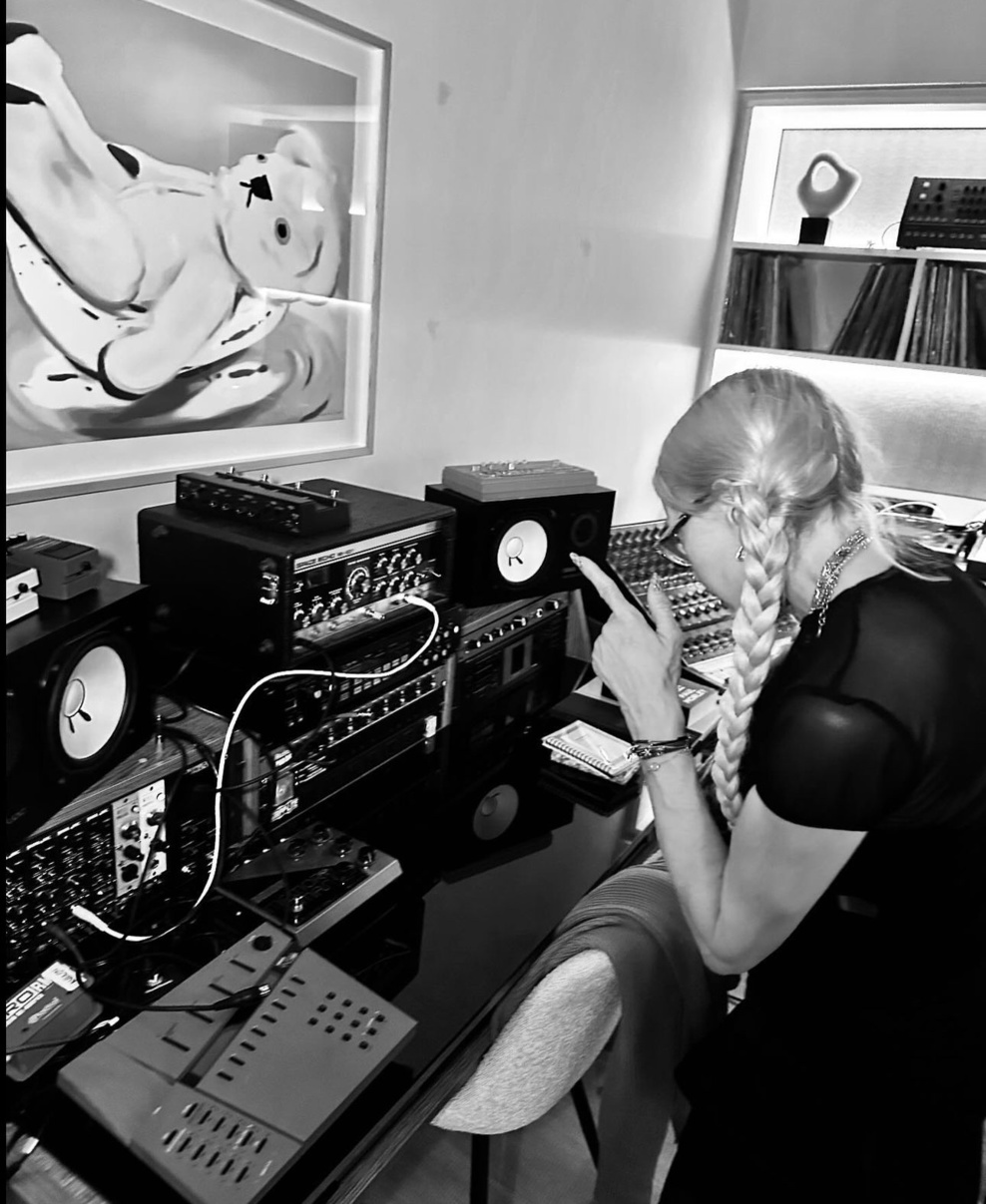 Madonna annonce de nouvelles chansons pour 2025...avec Stuart Price ! Un duo iconique se reforme ! Madonna annonce de nouvelles chansons pour 2025...avec Stuart Price ! Un duo iconique se reforme !