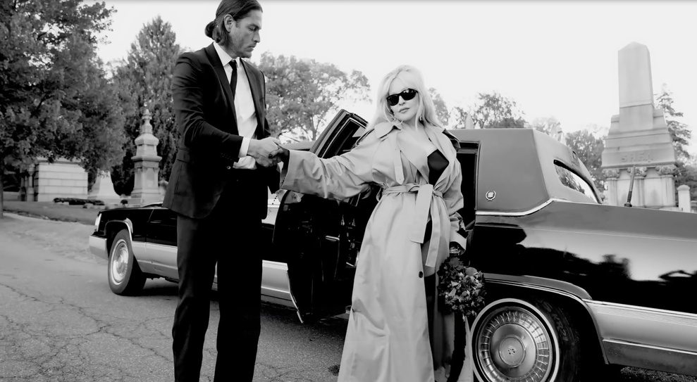 Funeral Rites : Madonna lève le voile sur un court métrage très personnel Funeral Rites : Madonna lève le voile sur un court métrage très personnel