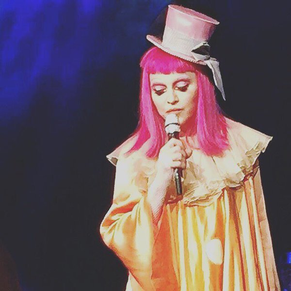 TEARS OF A CLOWN : LE SPECTACLE INTIMISTE TEARS OF A CLOWN : LE SPECTACLE INTIMISTE