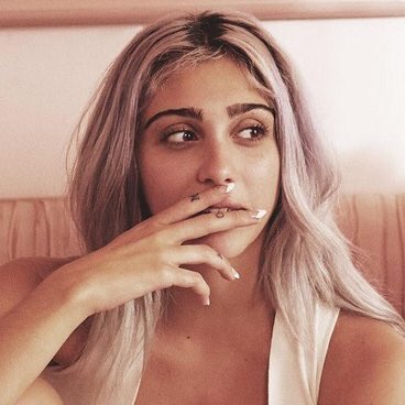 LOURDES : NOUVELLE EGERIE DE STELLA MC CARTNEY LOURDES : NOUVELLE EGERIE DE STELLA MC CARTNEY