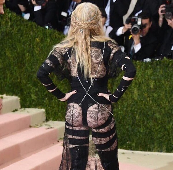 MADONNA au MET GALA 2016 MADONNA au MET GALA 2016