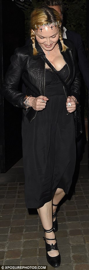 Madonna profite de ses enfants à Londres Madonna profite de ses enfants à Londres