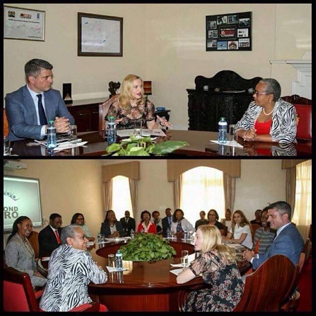 Madonna rencontre la First Lady du Kenya