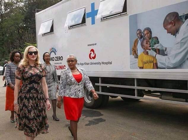 Madonna rencontre la First Lady du Kenya