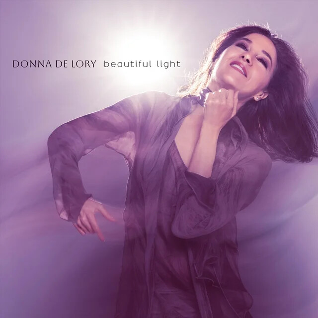 Pochette de Beautiful Light, le nouveau single de Donna De Lory