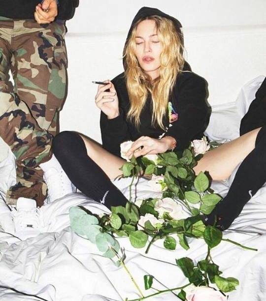 Love Magazine : de nouveaux clichés Love Magazine : de nouveaux clichés