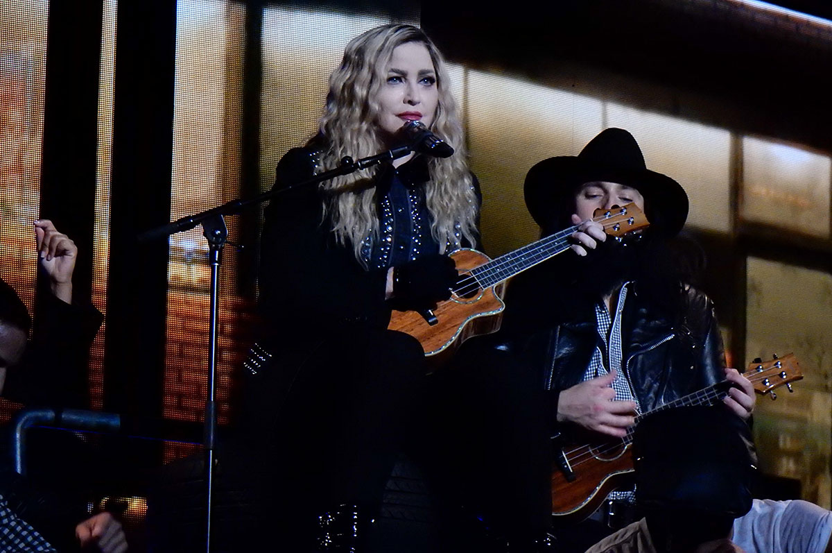 Madonna chante True Blue pendant le Rebel Heart Tour