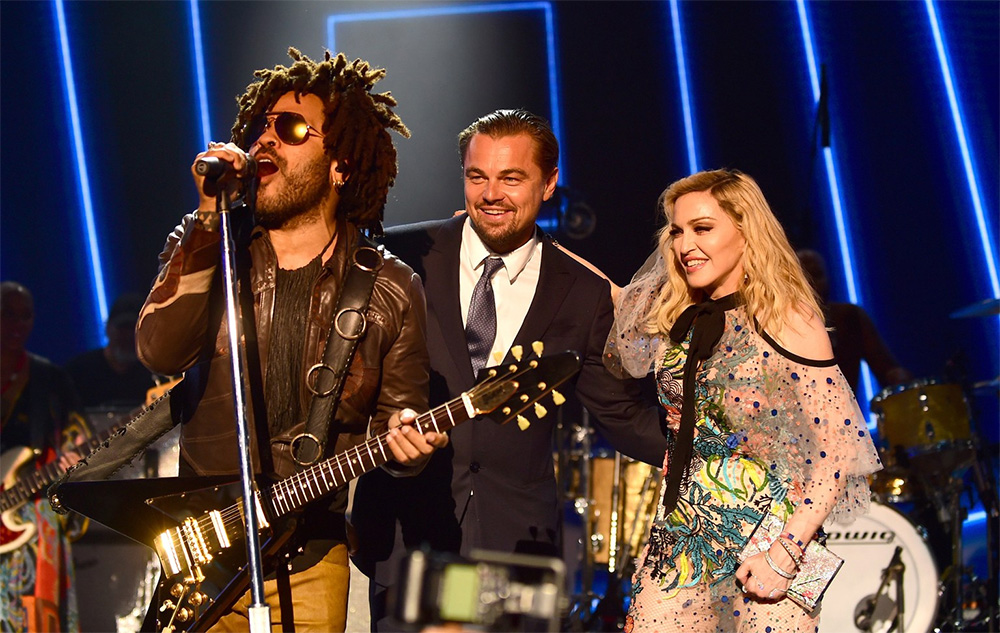 Madonna et Lenny Kravitz au gala de Leonardo Di Caprio à St-Tropez en 2017 Madonna et Lenny Kravitz au gala de Leonardo Di Caprio à St-Tropez en 2017