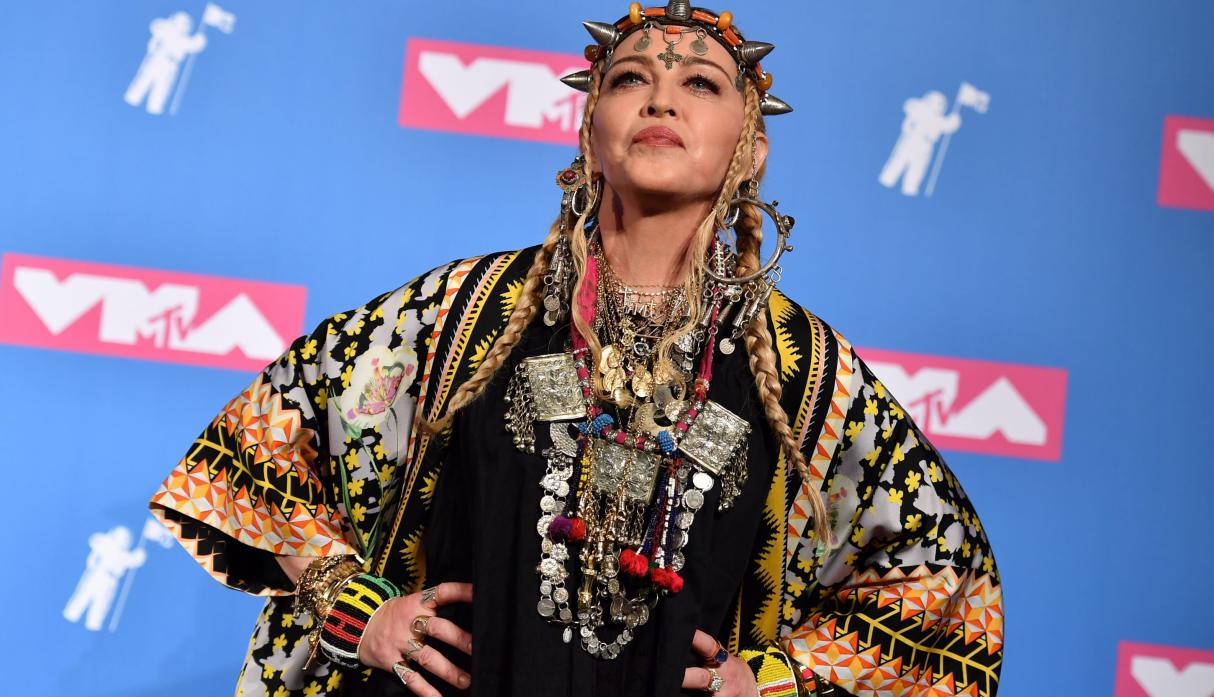 Polemique Sur La Tenue Des Vma