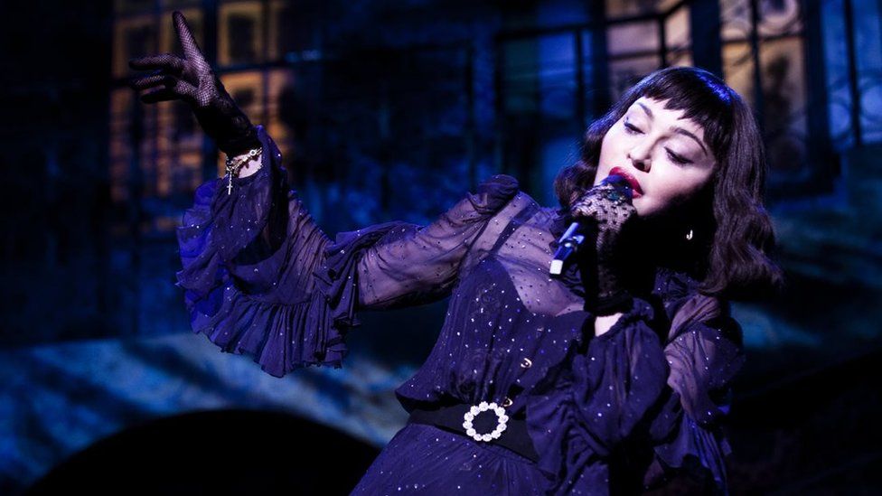 Madame x Paris 23 février