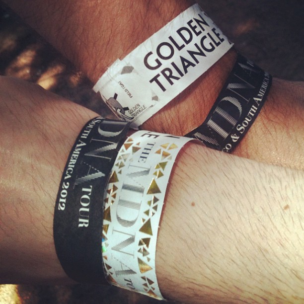 Bracelet golden triangle MDNA Tour. Source: https://www.flickr.com/photos/62377724@N08/