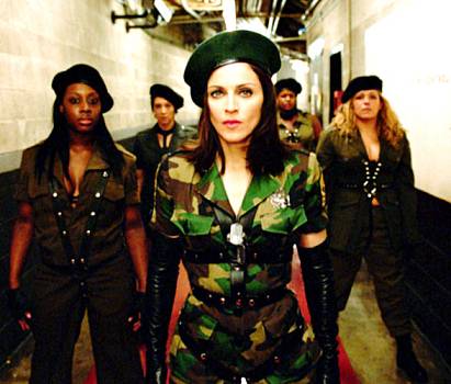 La biographie de Madonna : années 2000 à 2010 La biographie de Madonna : années 2000 à 2010