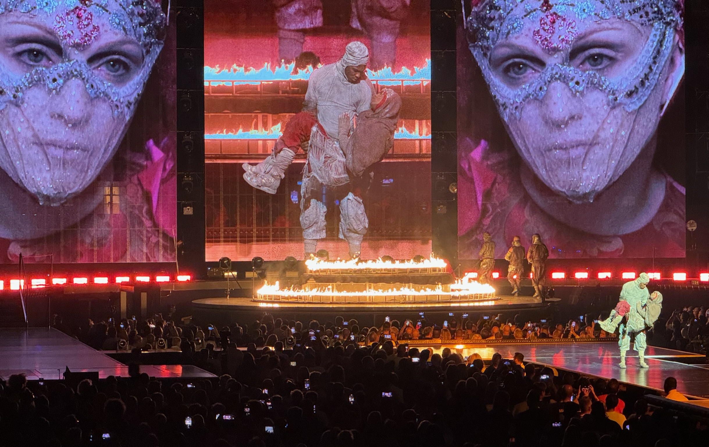 Celebration Tour première Celebration Tour première