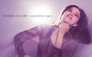 Donna De Lory rayonne avec son nouveau titre “Beautiful Light"